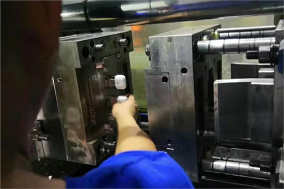深圳耳機注塑加工哪家強？博騰納13年經(jīng)驗更愿傾心為您定制品質模具