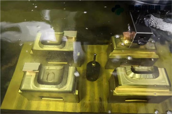 博騰納藍(lán)牙耳機(jī)模具廠，12道QC質(zhì)檢工序品質(zhì)有保障
